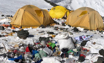 Betiltották az eldobható műanyagok használatát a Mount Everesten