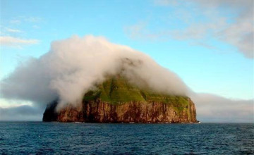 Egy kicsi sziget saját felhővel