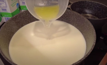 A legegyszerűbb sajtkészítés: Önts citromlevet a forró tejbe!
