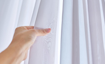 Így mosd ki a függönyt, hogy patyolat tiszta legyen, és ne kelljen vasalni