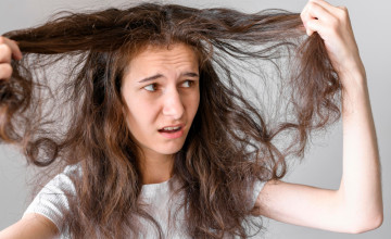 Nem tudsz mit kezdeni a gyorsan zsírosodó hajaddal? Íme egy remek házi praktika!