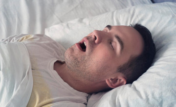 Miért ébredek kiszáradt szájjal? Az éjszakai szájlégzés veszélyei