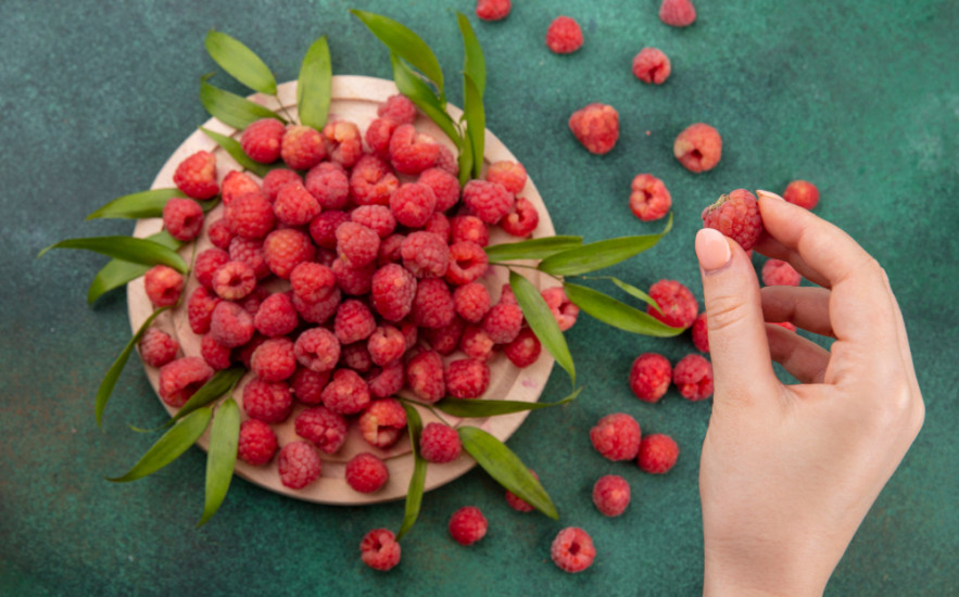 Tarts málnakúrát! Megszépíti a bőrt, erőssé teszi a hajat és javíthatja a látásodat is!