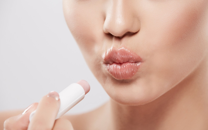 Ajakbalzsam a táskában – 10 meglepő módszer amire még biztosan nem használtad