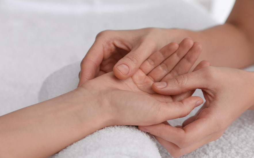 Itt nyomd meg fájdalom esetén! Aszpirin-pont a neve!