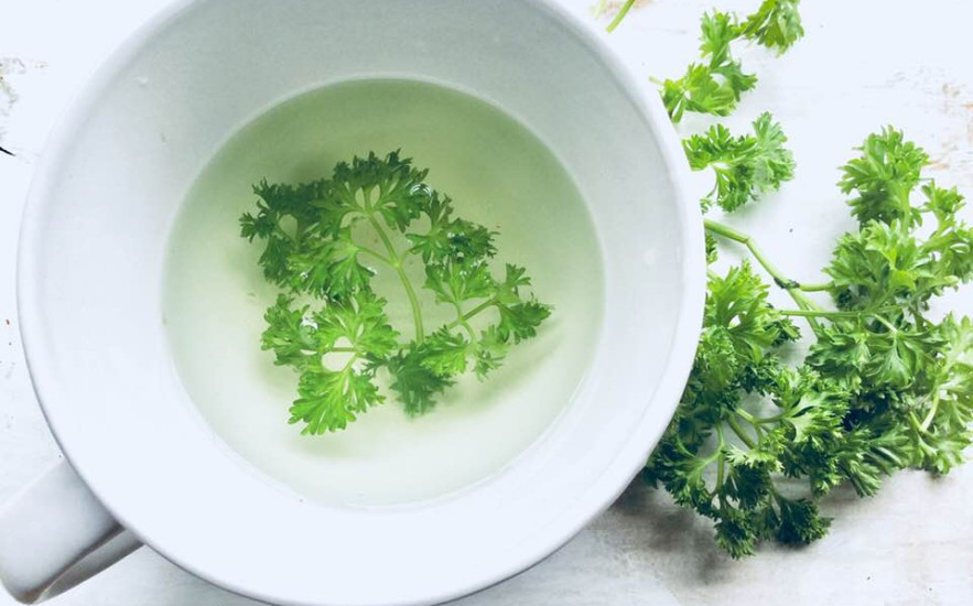 Hatékony petrezselyem te lábdagadásra, vizesedésre