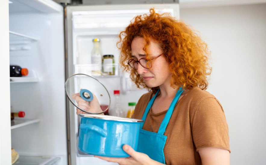Könnyen megszabadulhatunk a kellemetlen hűtőszagoktól vegyszerek nélkül is