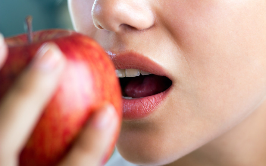 Nem kell meghámoznod az almát! Így távolíthatod el a növényvédőszer-maradványokat