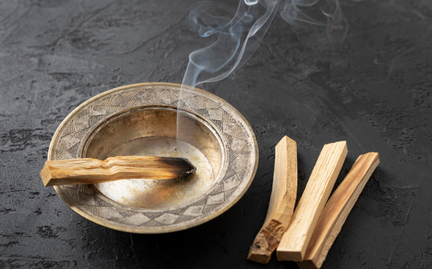 Készíts saját füstölőt a kerted kincseiből és felejtsd el a vegyszeres műillatokat
