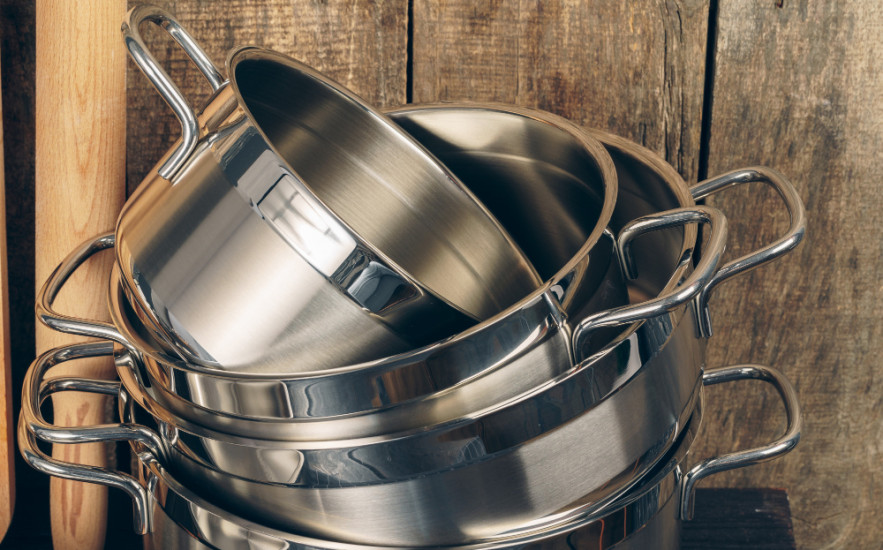 Miért mattul be a rozsdamentes edény és hogyan újítható fel?