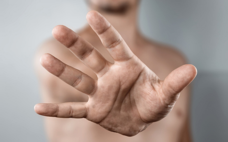 Miért remeg a kezem? A kézremegés okai és természetes módszerek a csökkentésére