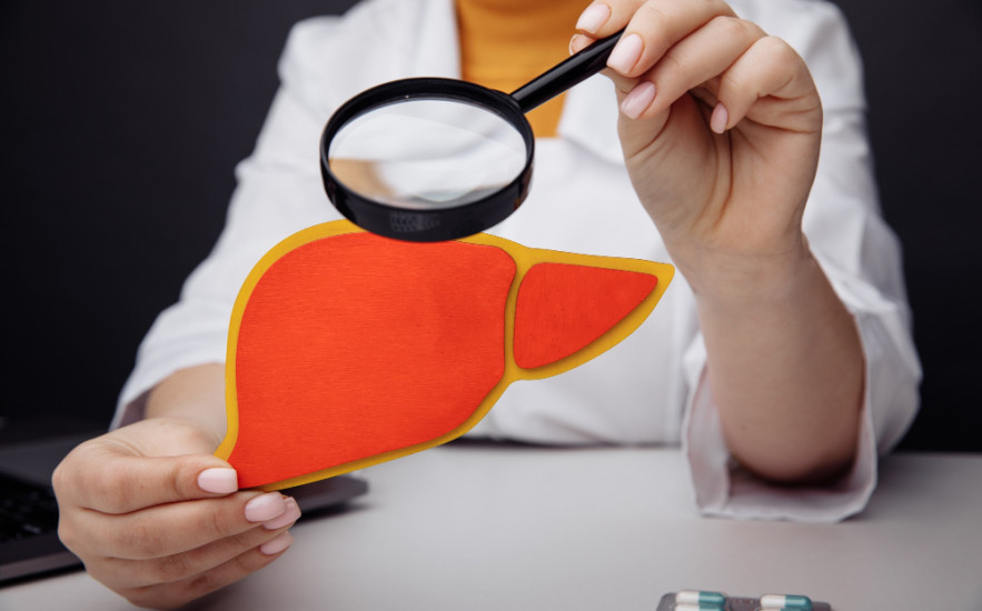 A májelégtelenség korai tünetei, amelyeket sokan figyelmen kívül hagynak